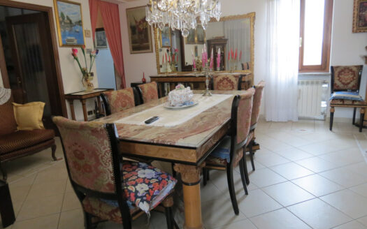 Mezzanino, Villa